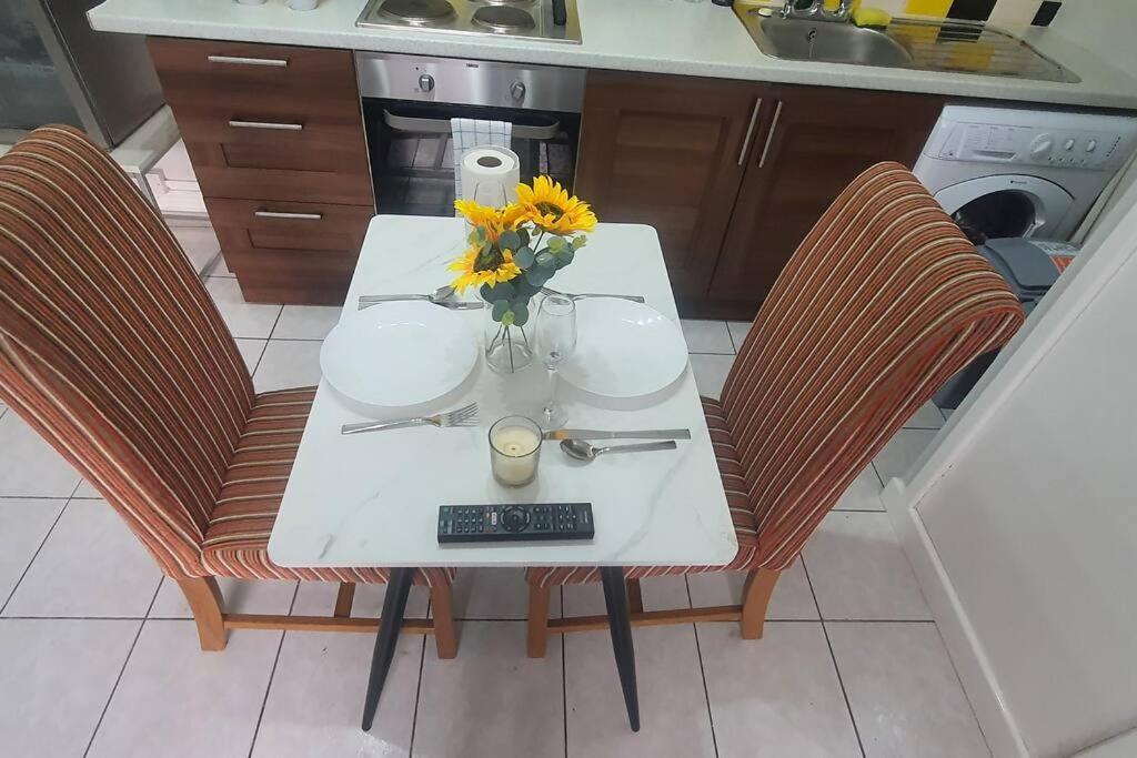 Lister Park Bradford Stylish 1Bed Coach House - Quiet & Tranquil Cottage & Parking Екстериор снимка