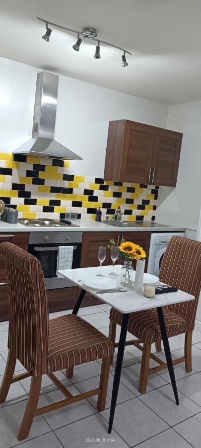 Lister Park Bradford Stylish 1Bed Coach House - Quiet & Tranquil Cottage & Parking Екстериор снимка