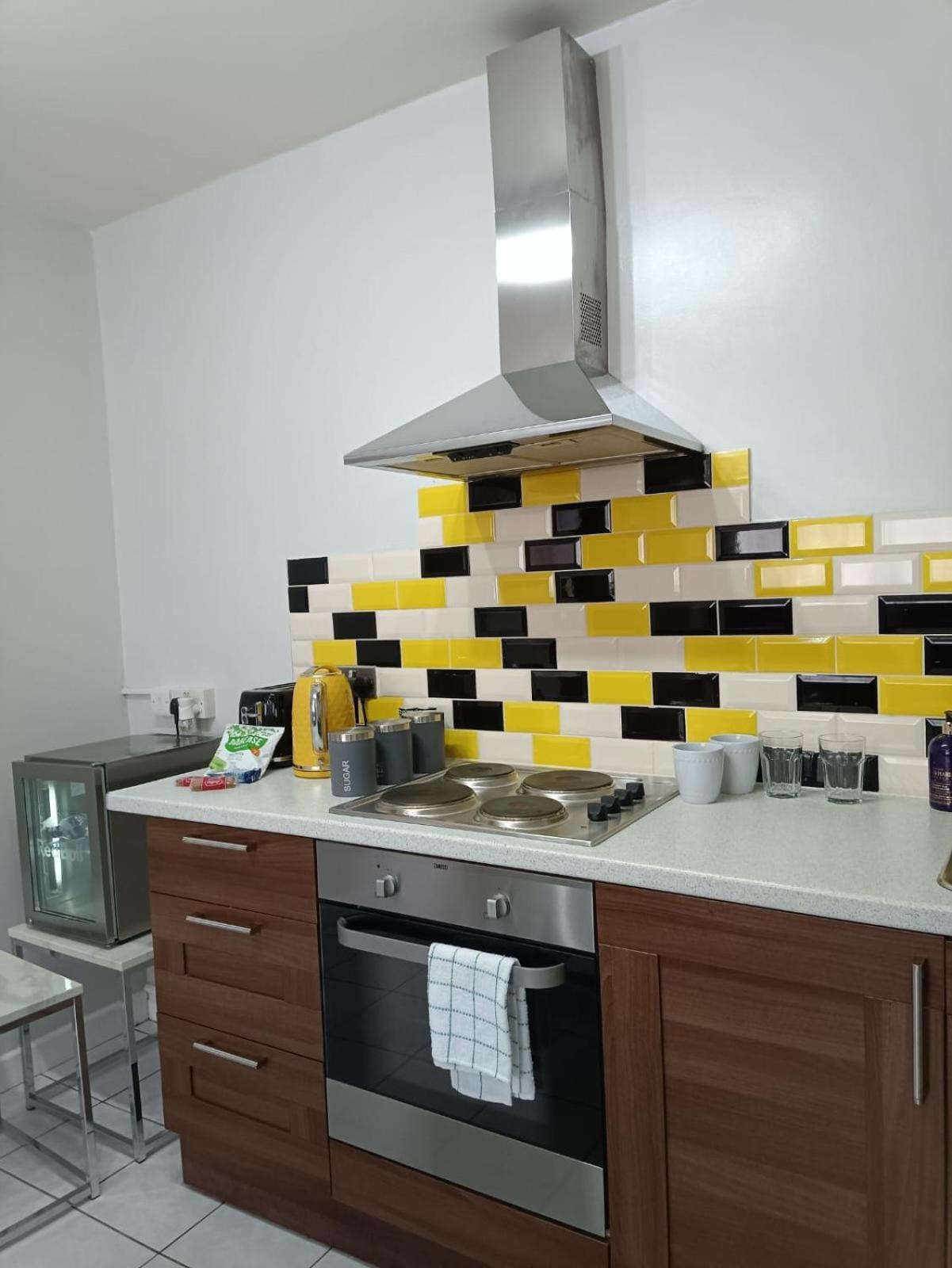 Lister Park Bradford Stylish 1Bed Coach House - Quiet & Tranquil Cottage & Parking Екстериор снимка