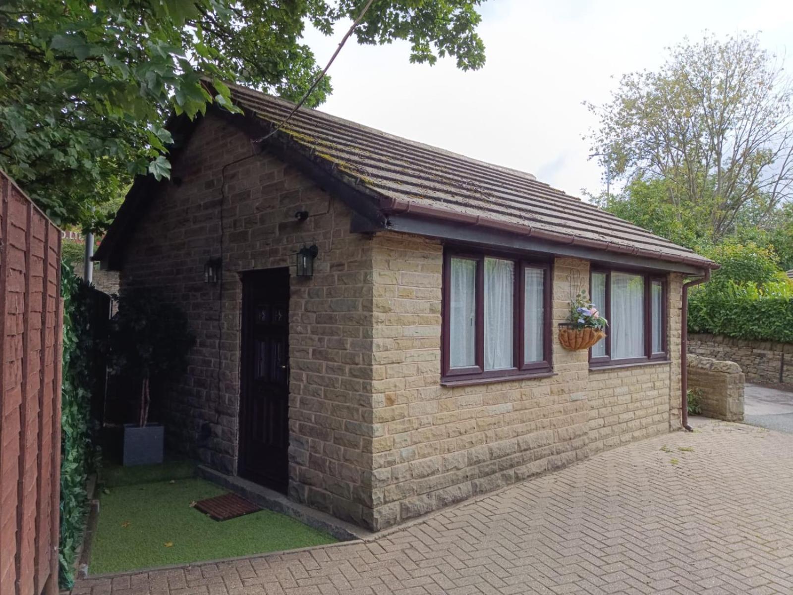 Lister Park Bradford Stylish 1Bed Coach House - Quiet & Tranquil Cottage & Parking Екстериор снимка